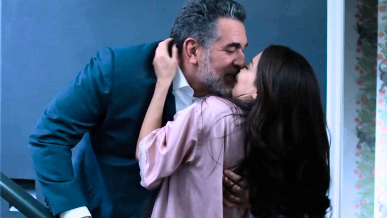 La hija de Gaby la vio besándose con el candidato.