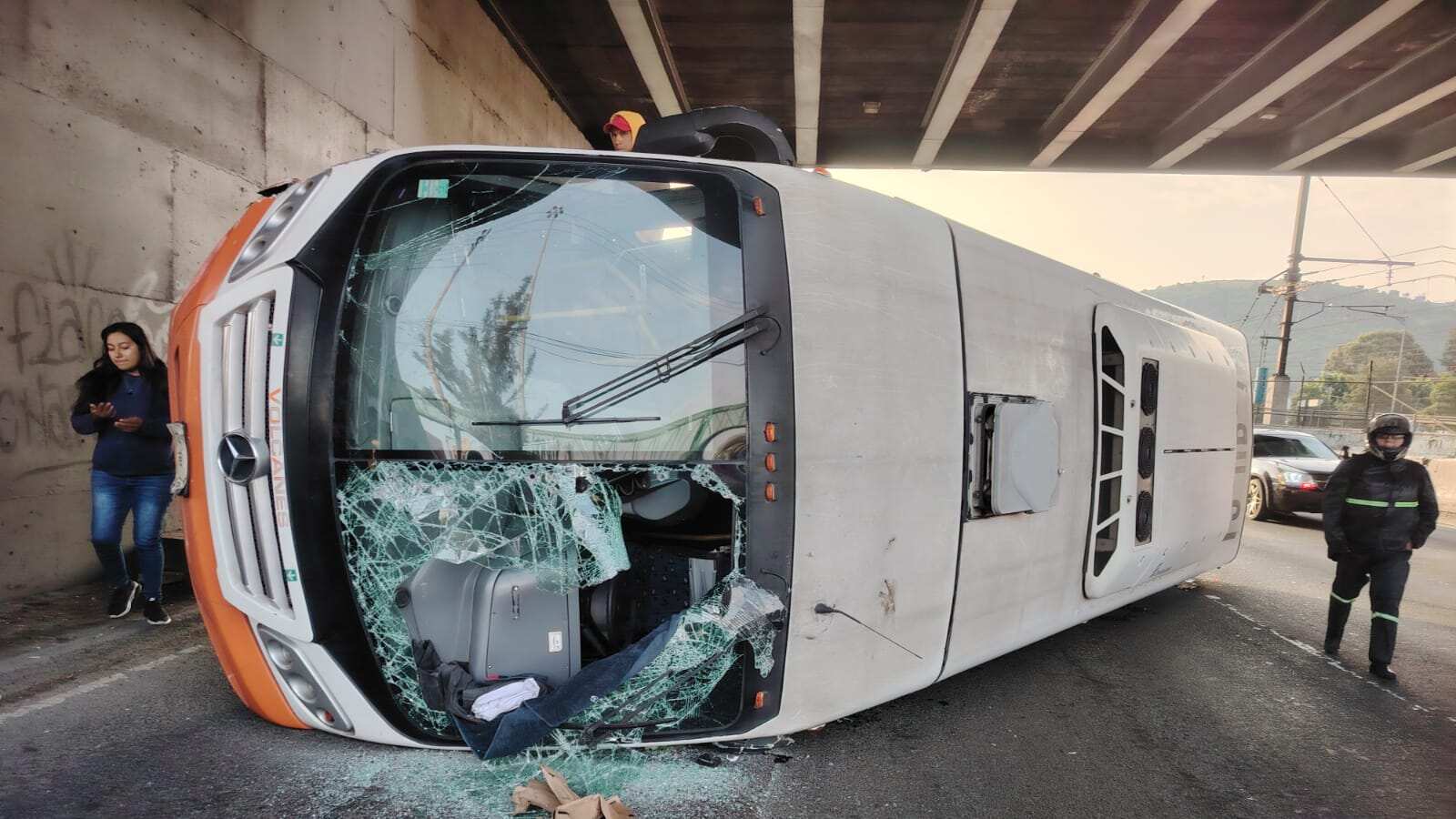 El percance paralizó la circulación en una de las avenidas más transitadas de Iztapalapa