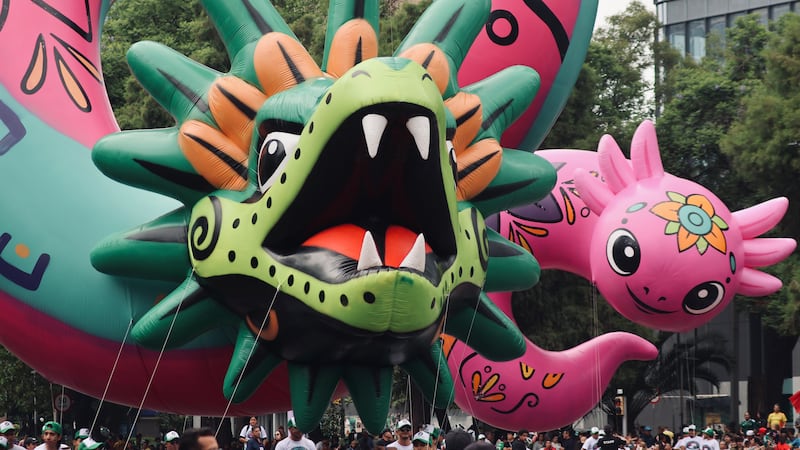 México presume al mundo sus tradiciones en el Gran Desfile Mundialista
