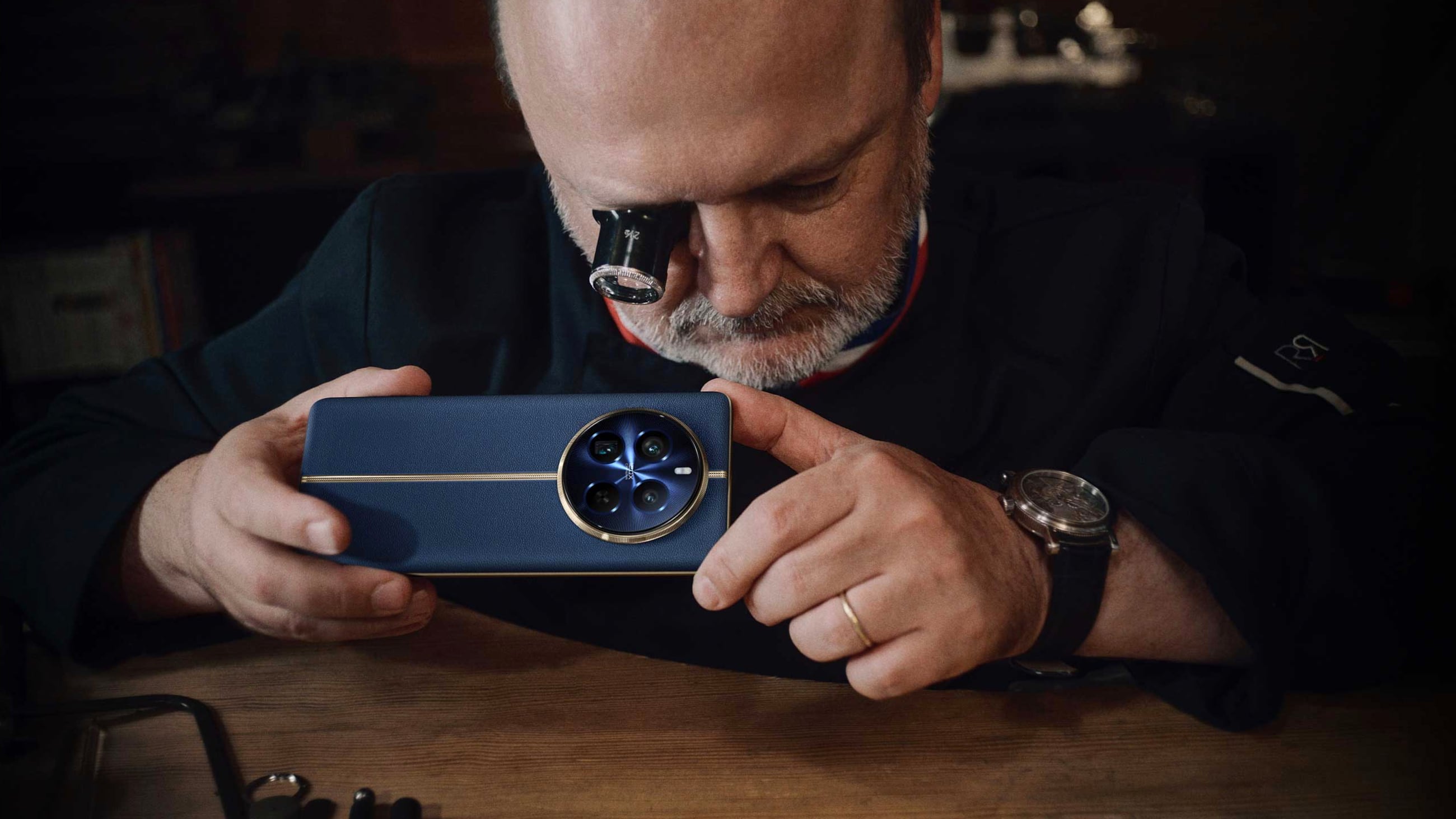 El trabajo artesanal de la alta relojería suiza se combina con la elegancia y la innovación en un nuevo smartphone que redefine el concepto de lujo tecnológico