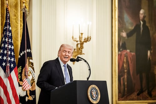 Trump habla de armas nucleares en la crisis con Irán frente a niños en la Casa Blanca