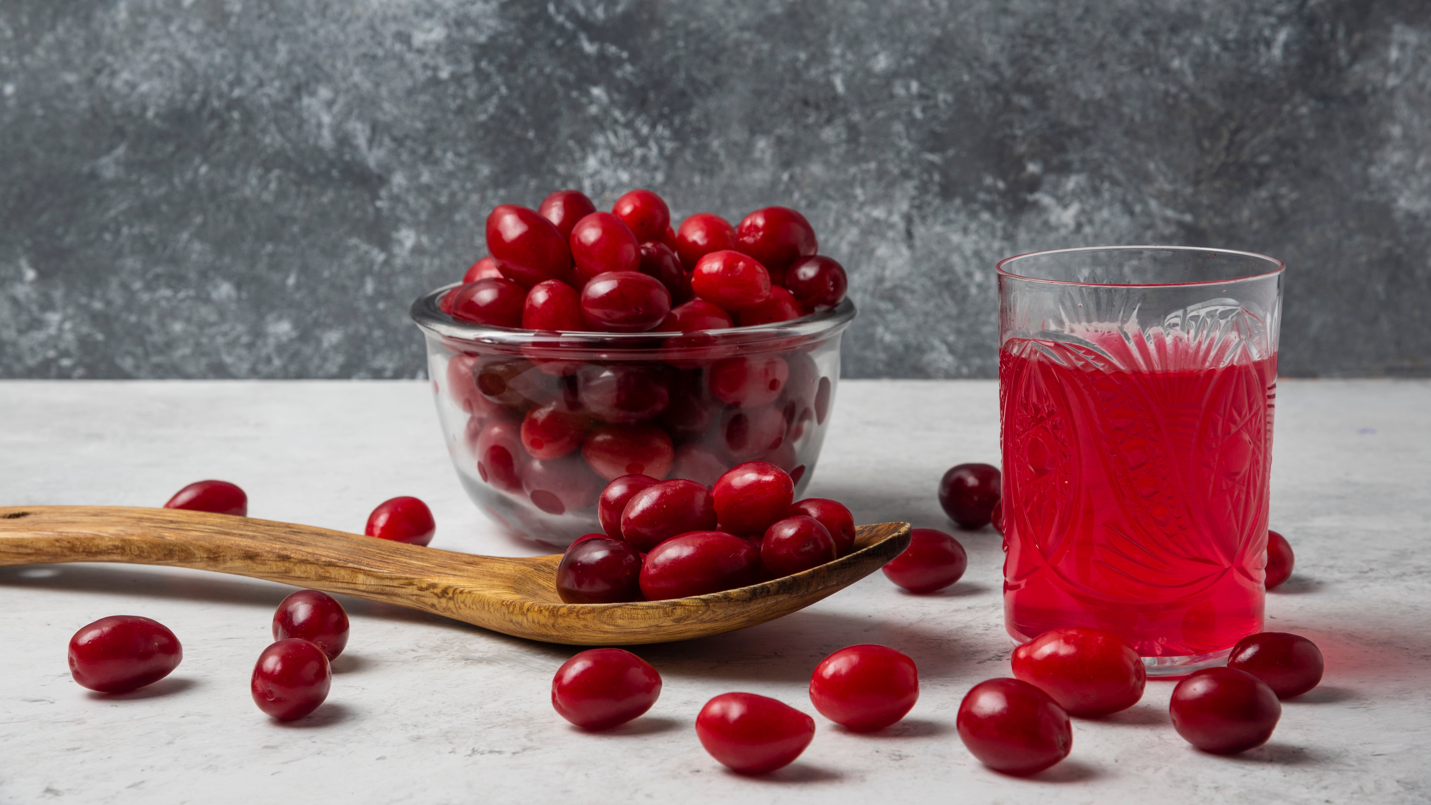 Los arándanos son una de las frutas con mayor contenido de antioxidantes. Destacan por sus beneficios para la salud cardiovascular, cerebral y digestiva. Foto: Magnific.