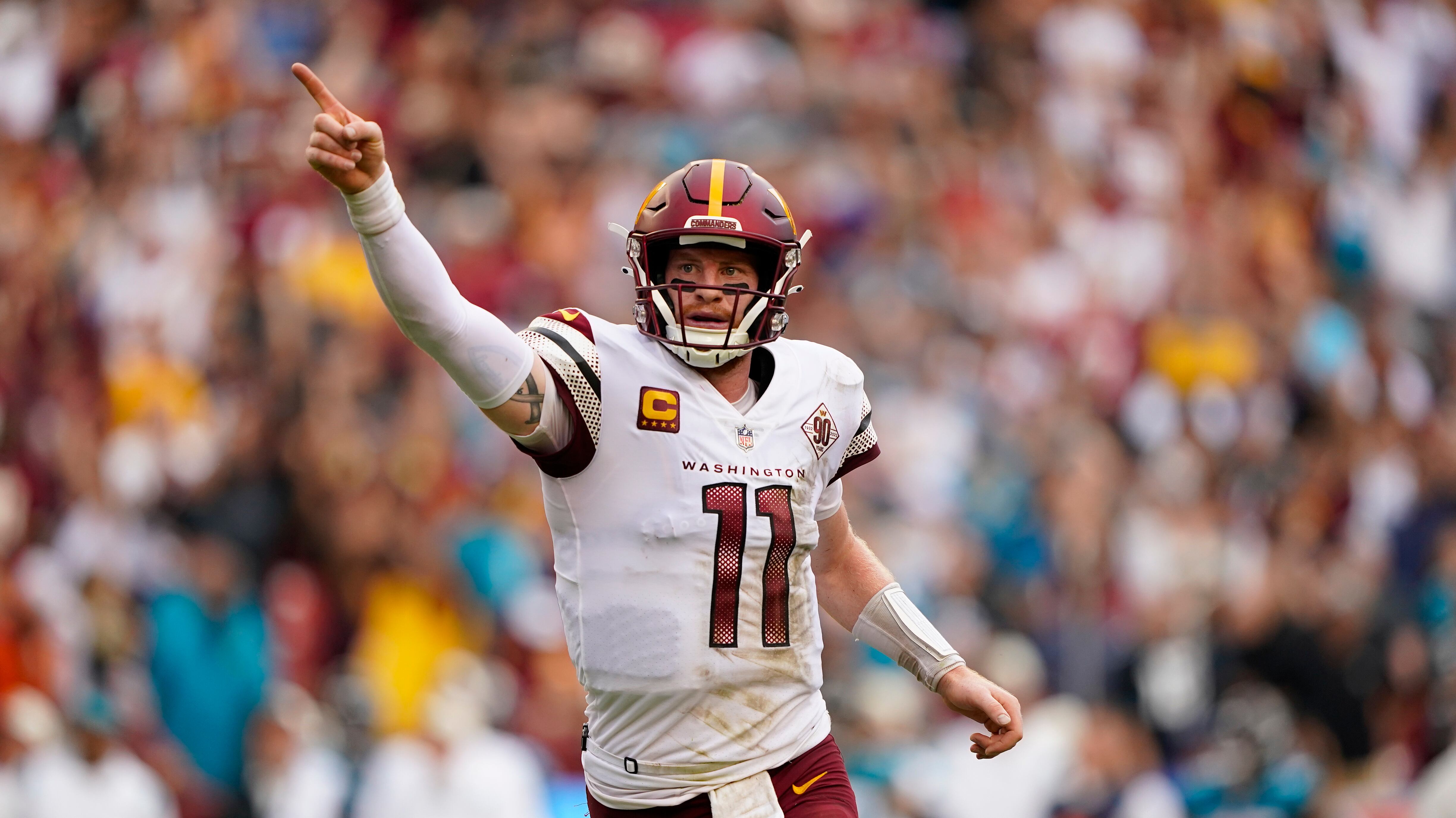 Jugador de la NFL es criticado por presumir fotos de la caza de un oso