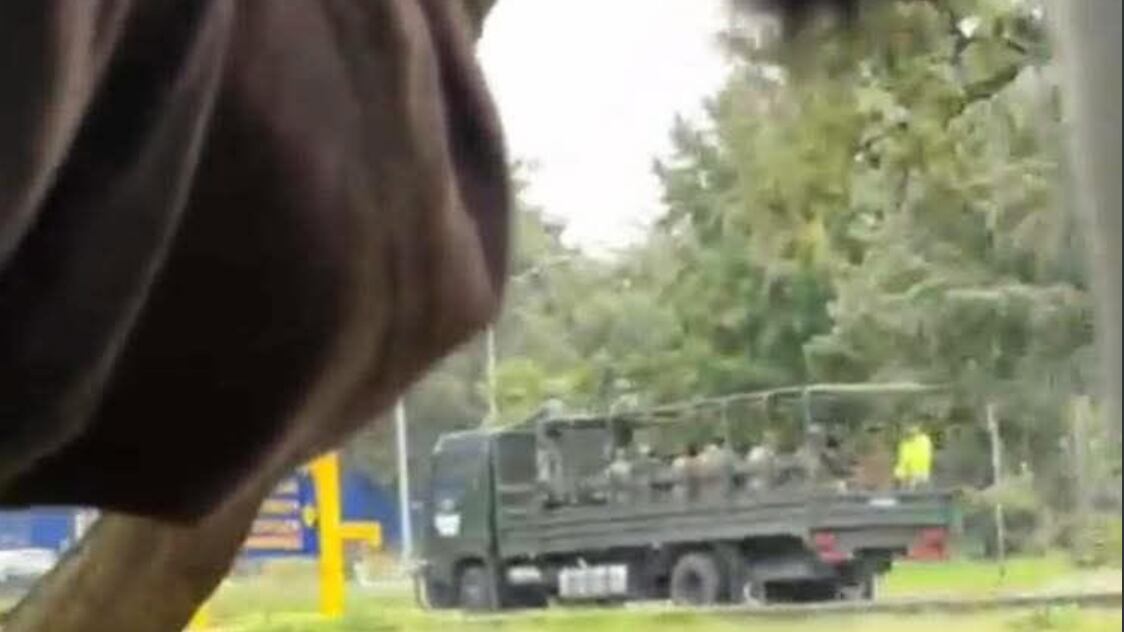 Camión militar ingresa a CU