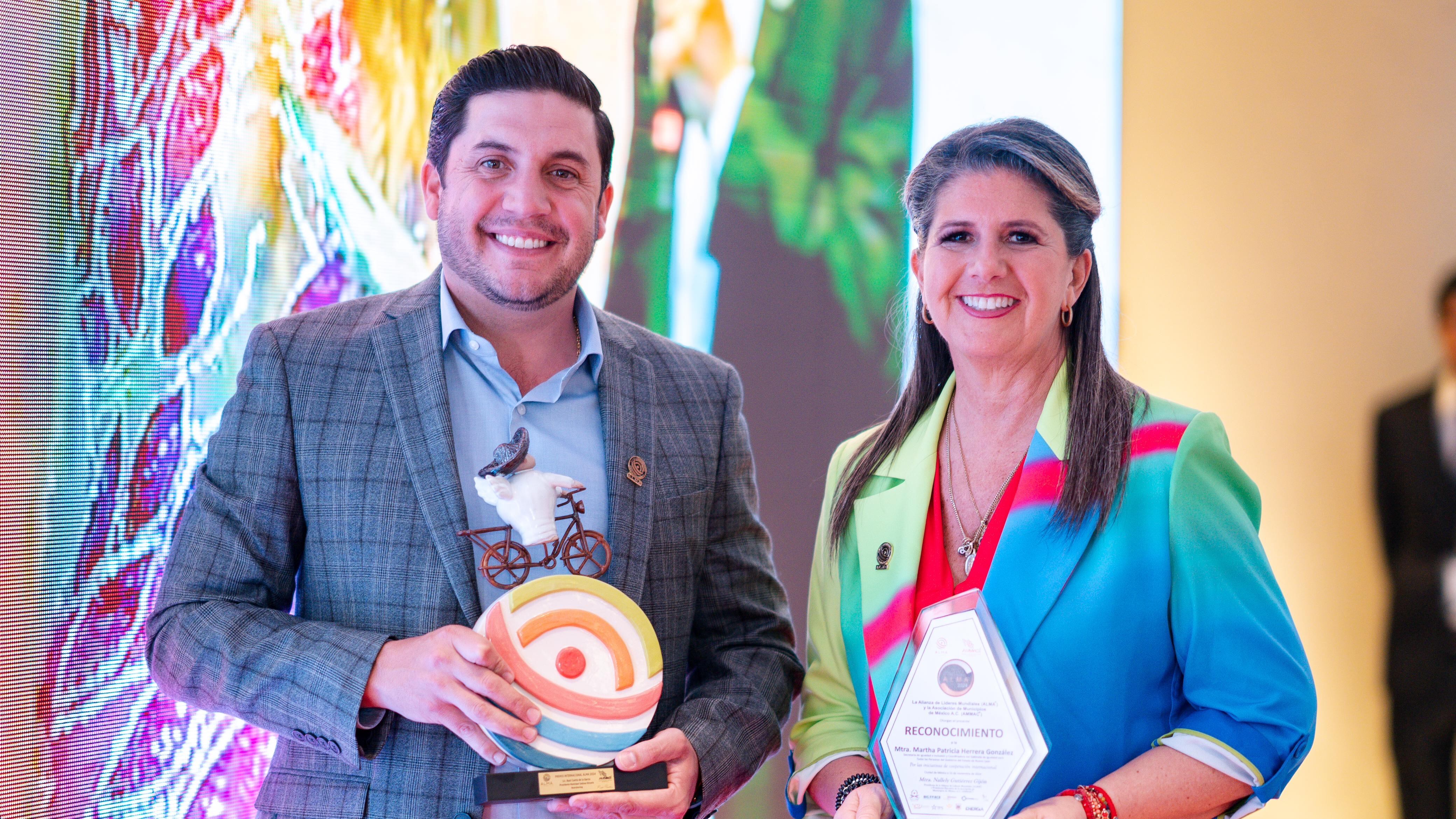 Herrera fue una de las dos personalidades reconocidas de Nuevo León, junto al alcalde de Salinas Victoria, Raúl Cantú de la Garza