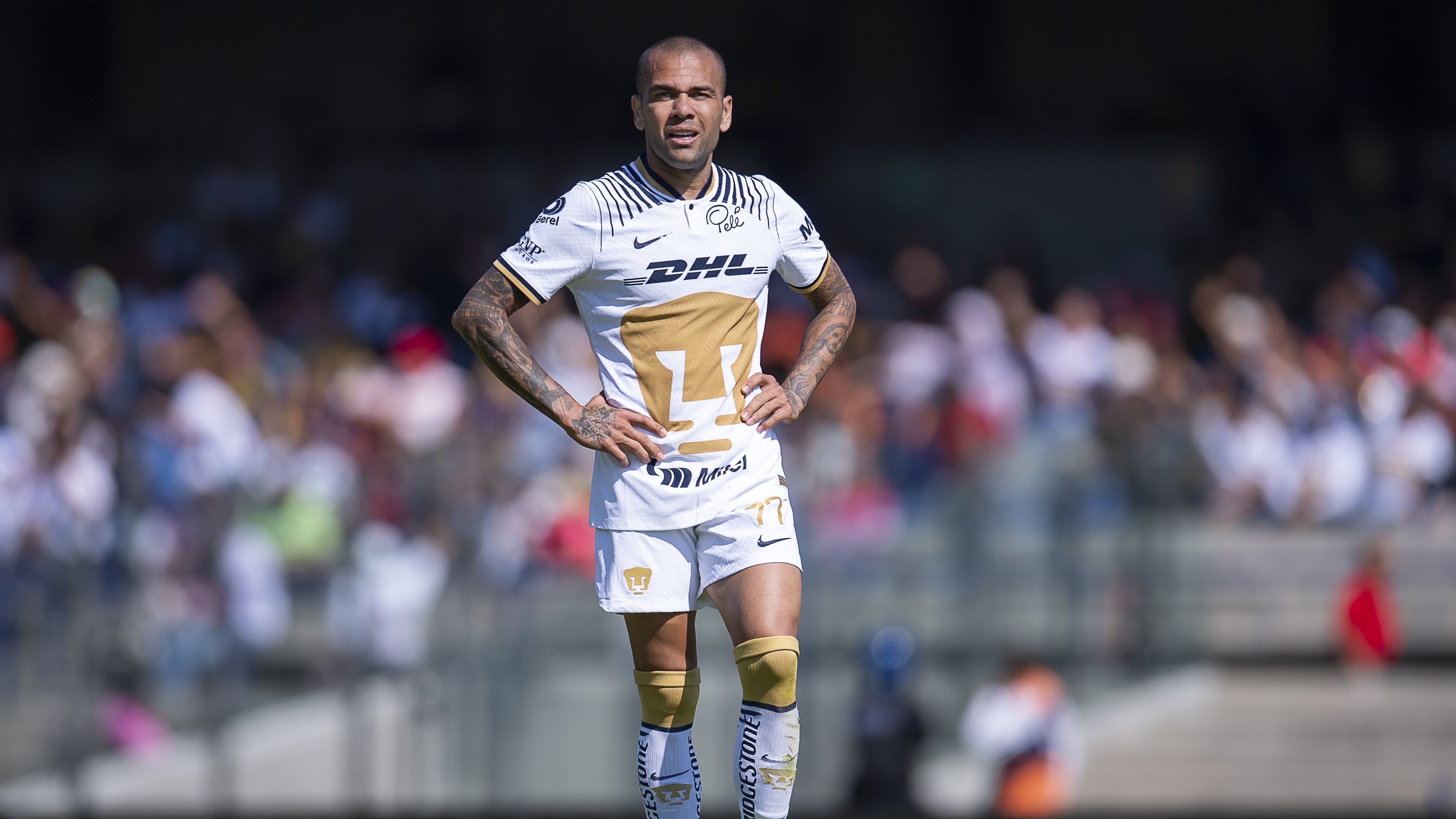 Dani Alves jugó un semestre con Pumas.