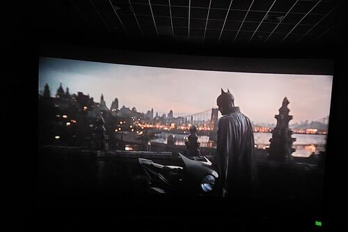 Video viral de un murciélago volando en una sala de cine durante la proyección de ‘The Batman’