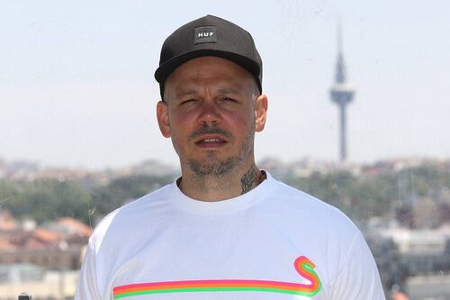 Nueva serie de TV sigue a “Residente” en un viaje para conocer sus raíces