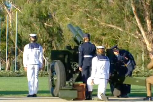 Resuenan 41 salvas de cañón en Canberra en honor a Felipe de Edimburgo