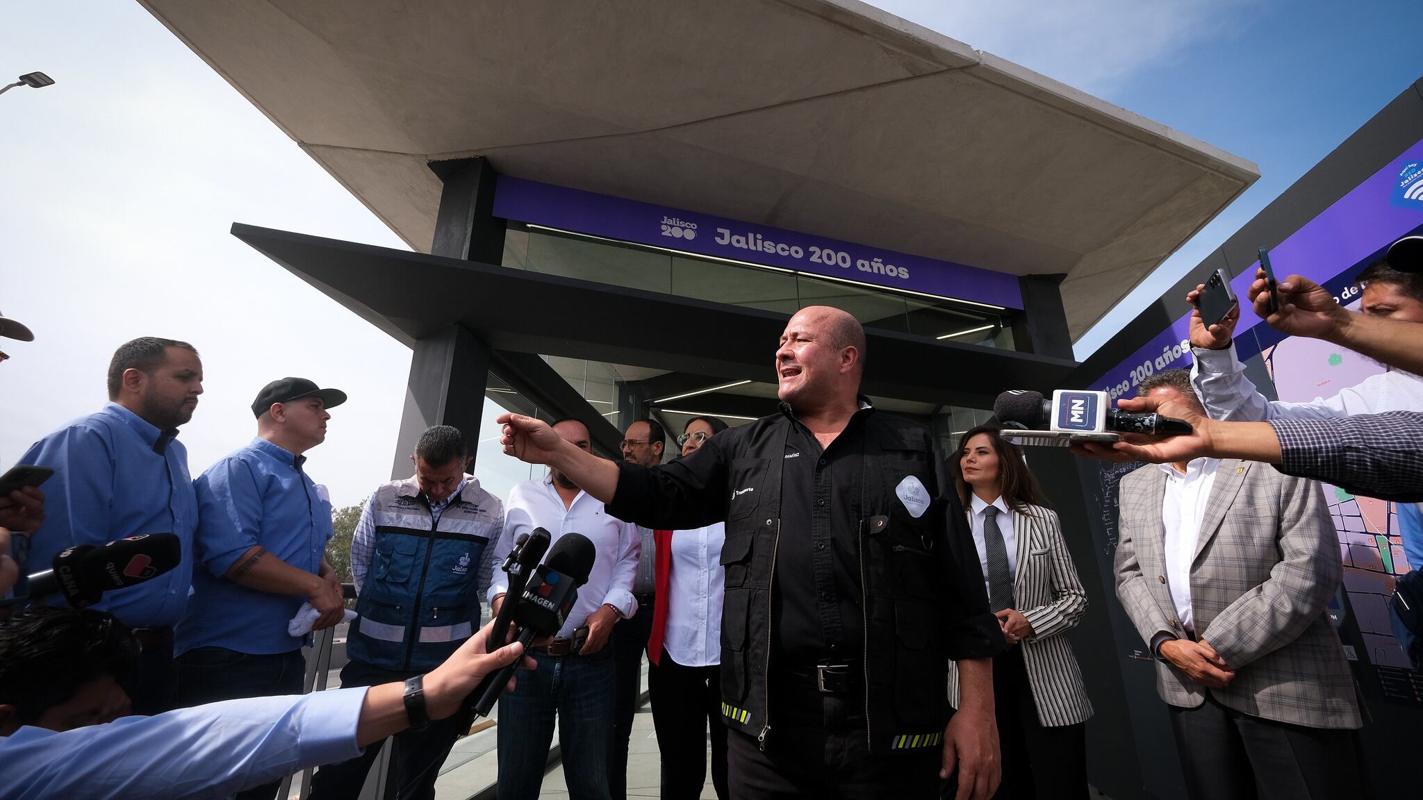 Luego de que la presidenta de México en la mañera se cuestionó el por qué Enrique Alfaro, gobernador de Jalisco, presentó una iniciativa para ser excluido del Pacto Fiscal y que para ella era algo extremo. Ante su postura, Alfaro expresó que haya disposición de Sheinbaum de dialogar al respecto, con la posibilidad de discutir y ajustar acuerdos.