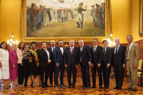 ¡Mamma mia! AMLO se reúne con fundador de ABBA y otros compositores en Palacio Nacional