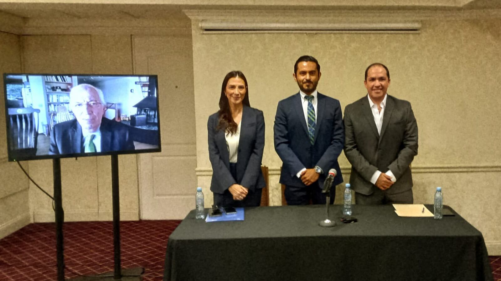 Bruce L. Davidson, Marisa Jiménez de Segovia, Eleazar Rivera Mata y Rafael Pérez Vanzzini expusieron la realidad sobre la contaminación interior.