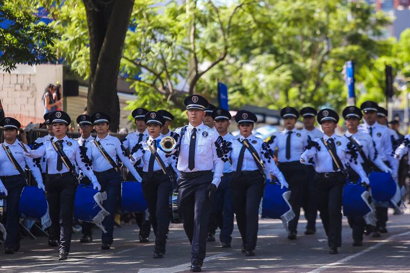 Enrique Alfaro encabeza el Desfile Cívico-Militar Conmemorativo a la Independencia de México, en Jalisco.