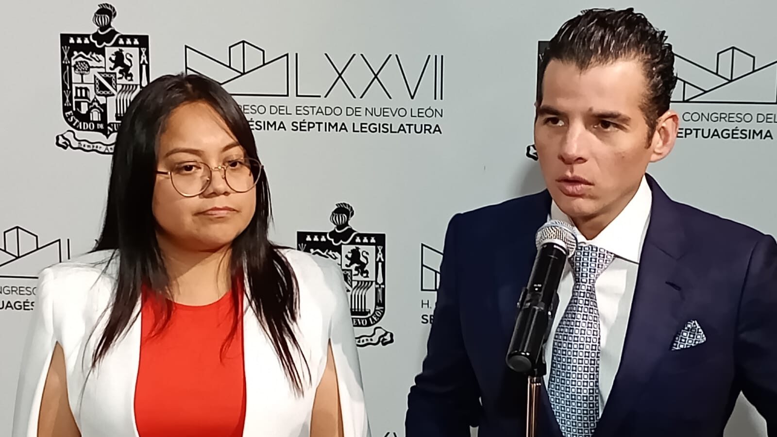 En rueda de prensa, la diputada Marisol González y Miguel Ángel Flores hablaron sobre la salida de Nava.