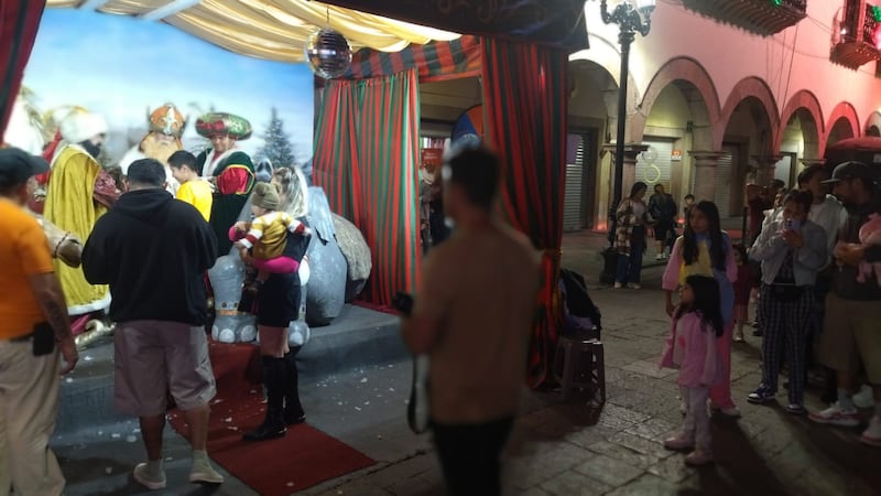 Nadie quiere perderse la clásica imagen con los reyes de oriente.