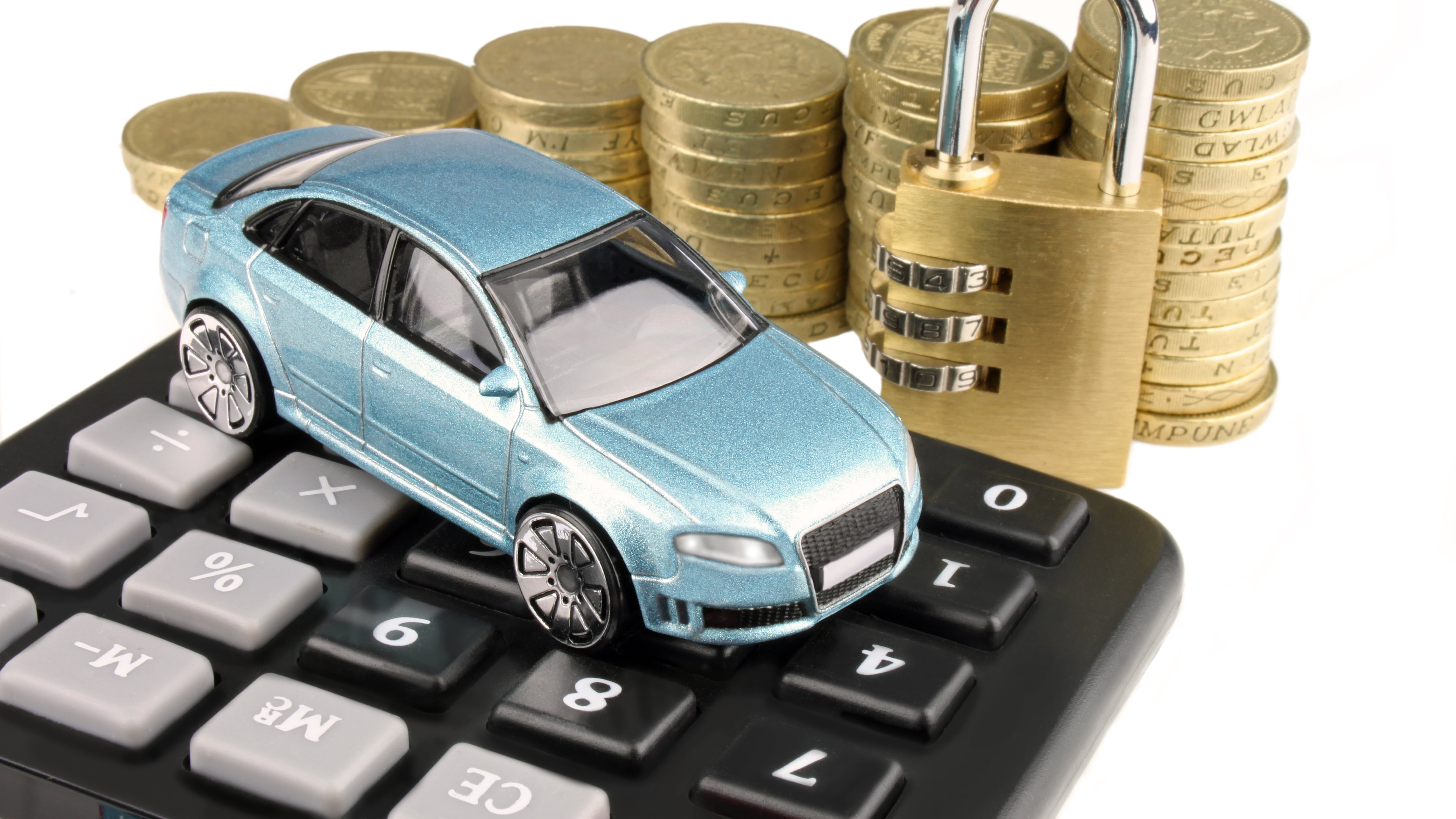 Investiga cuál es la diferencia entre póliza y prima; toma en cuenta el valor del auto y los riesgos.