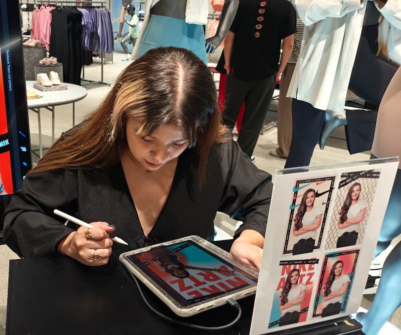 Tecnología, diseño interactivo y secciones especializadas para running, training, sportswear e infantiles, creando una experiencia premium para los amantes del deporte