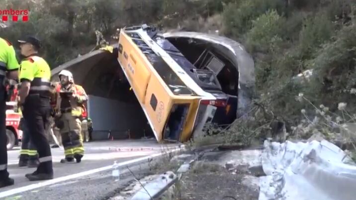 En el vehículo viajaban cerca de 50 trabajadores de Inditex, hay tres heridos críticos y 22 graves