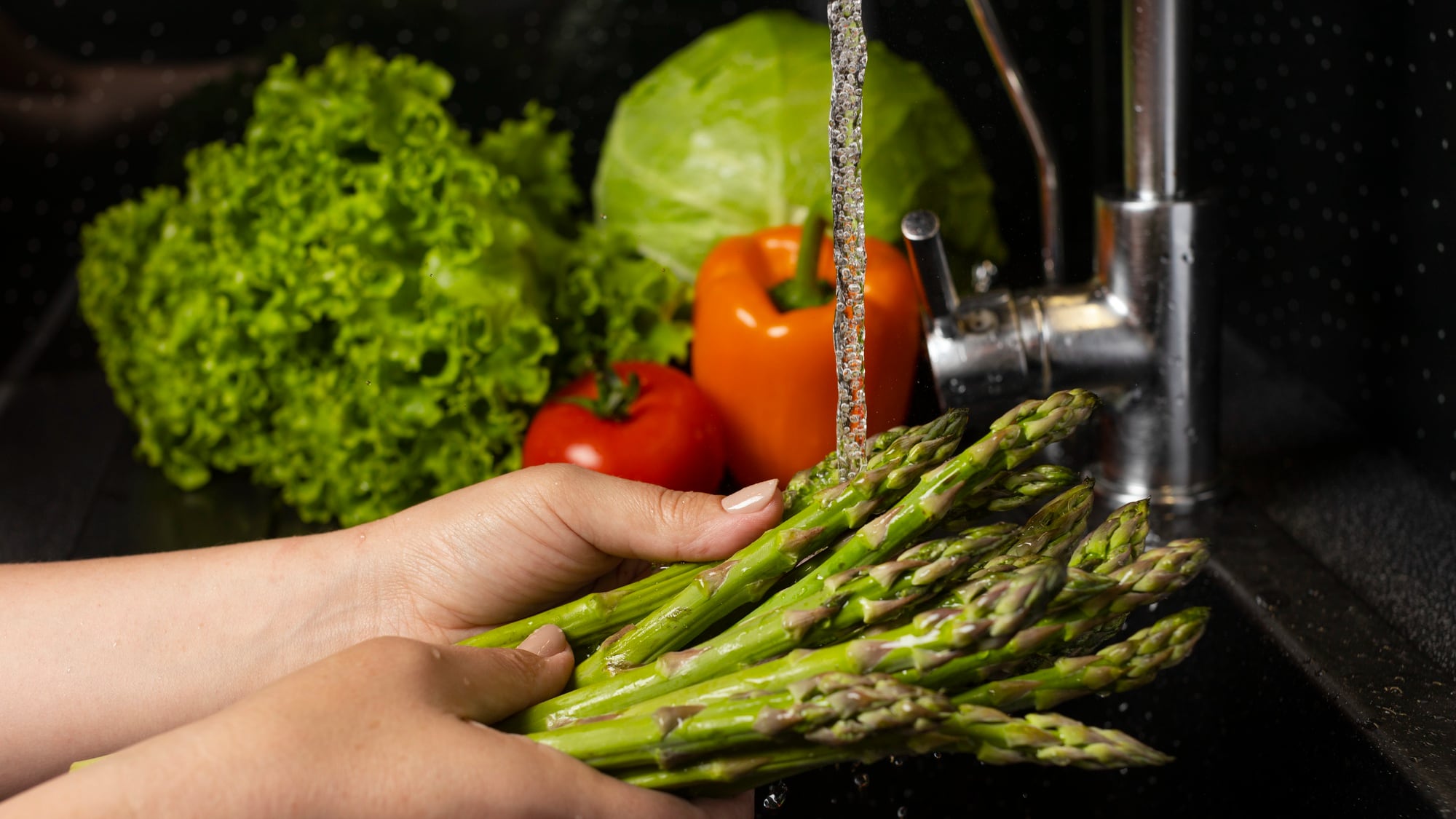 Lo que comes tiene un impacto hídrico mayor del que imaginas. Conoce las medidas que puedes tomar para reducirlo desde tu alimentación