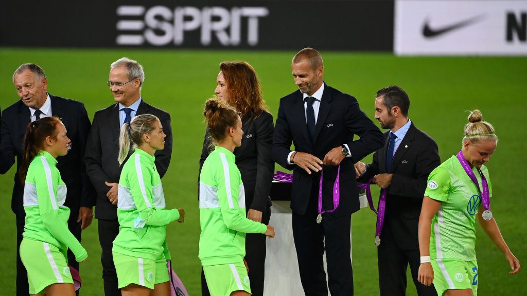 El organismo rector del futbol europeo, la UEFA, sigue advirtiendo de los daños que se presentarían sin los Mundiales se desarrollan cada dos años, en especial el balompié femenino