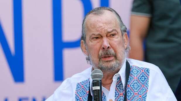 Hace una semana solicito licencia para retirarse de su cargo.