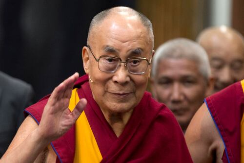 Dalai Lama piensa que su sucesora mujer tendría que ser atractiva o no tendría “mucha utilidad”