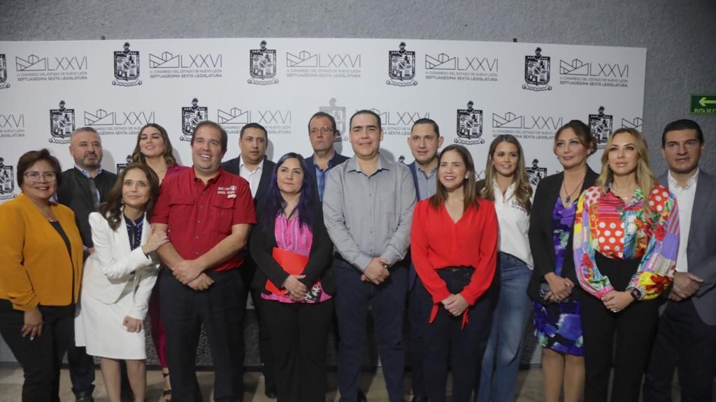 Martínez fue respaldada por la bancada tricolor, su coordinador y el dirigente estatal.