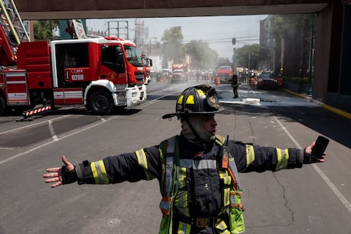 Bomberos de la CDMX operan con casi 100 unidades inservibles y viejas