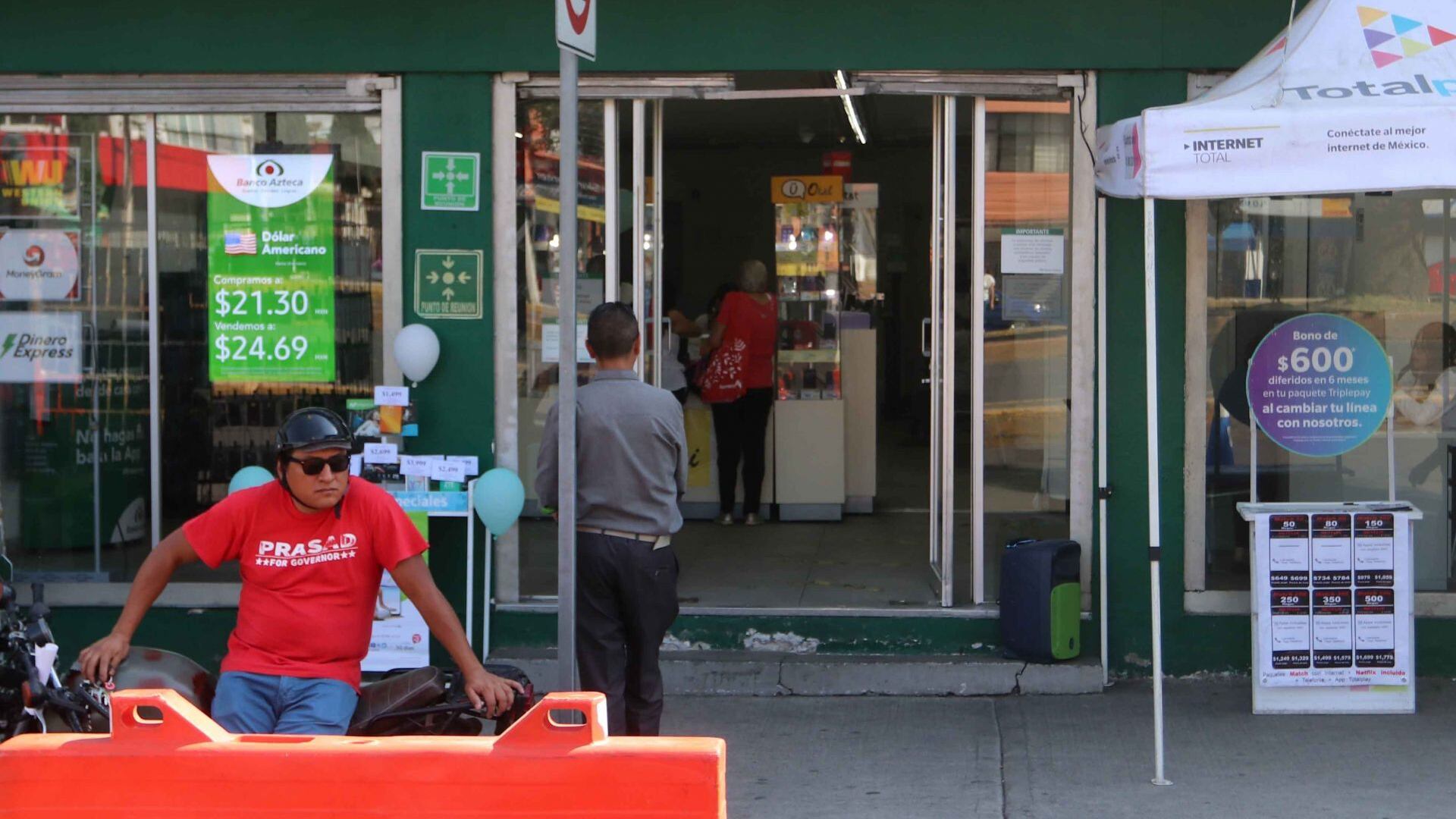 El banco denunció que desde el anonimato se han manipulado las plataformas digitales para afectar a Banco Azteca; acción que calificó como “terrorismo financiero”.