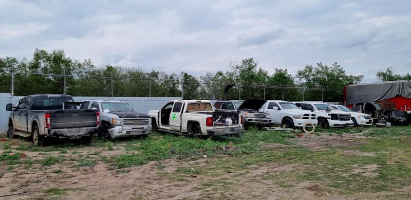 Monstruos destruyen vehículos del narco en Tamaulipas