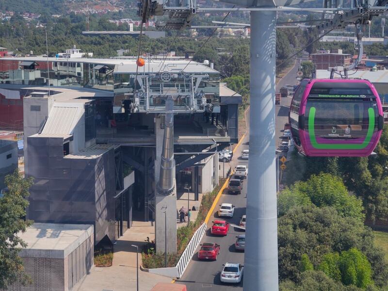 En un acto histórico que marca un antes y un después en la movilidad del occidente del país, el Gobierno de Michoacán inauguró formalmente el Teleférico de Uruapan. Foto: cortesía.