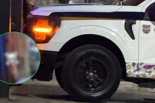 Hallan cuerpo suspendido en plena vía pública de la CDMX; fuerte presencia policial