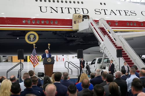 Donald Trump presenta al nuevo Air Force One tras despedirse de su antigua flotilla