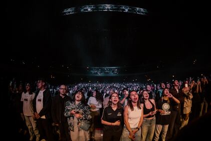 Después del lanzamiento de su disco “PO2054Z VOL II.”, el músico español compartió con sus fanáticos mexicanos un repertorio en donde plasmó algunas de las etapas más importantes de su carrera. La velada estuvo plagada de momentos emotivos, tomando en cuenta el significado que guarda esta presentación a nivel personal y profesional.