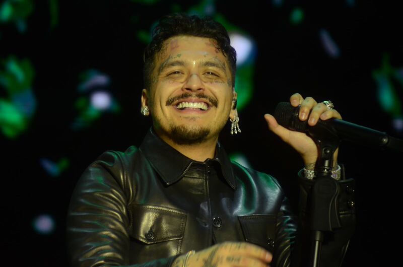 El cantante se presentó en las Fiestas de Octubre de Guadalajara.