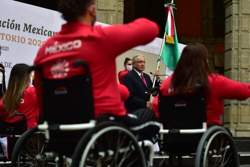 Sin revelar montos, promete AMLO apoyos a atletas paralímpicos