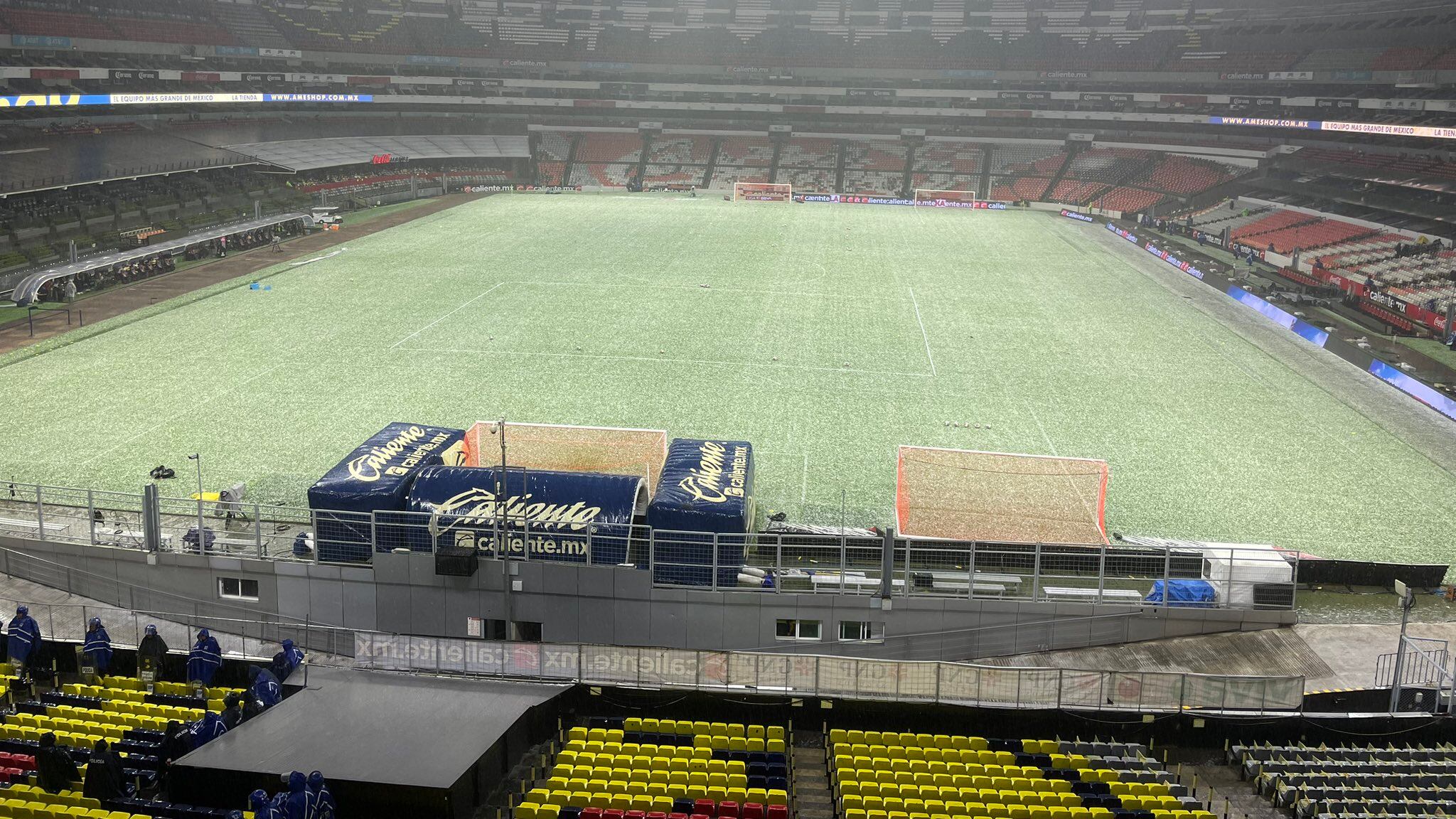 Lluvia y granizo Estadio Azteca