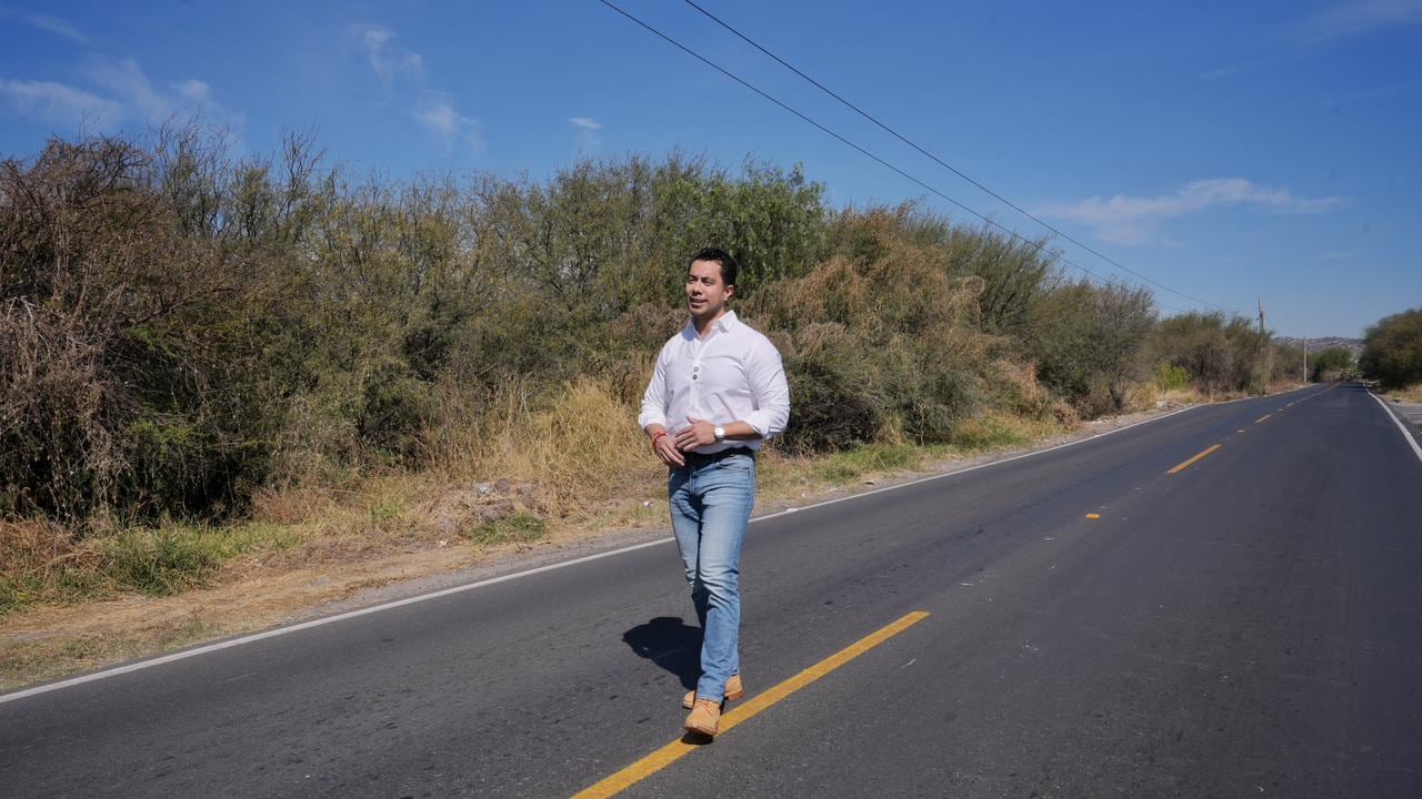 Entrega municipio de Querétaro rehabilitación de carretera Pinto-Santa Rosa Jáuregui