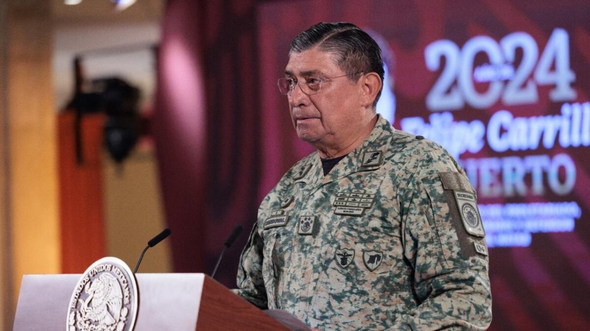 El secretario de Sedena, Luis Cresencio Sandoval, revela que enfrentamientos en Culiacán han dejado 32 muertos.