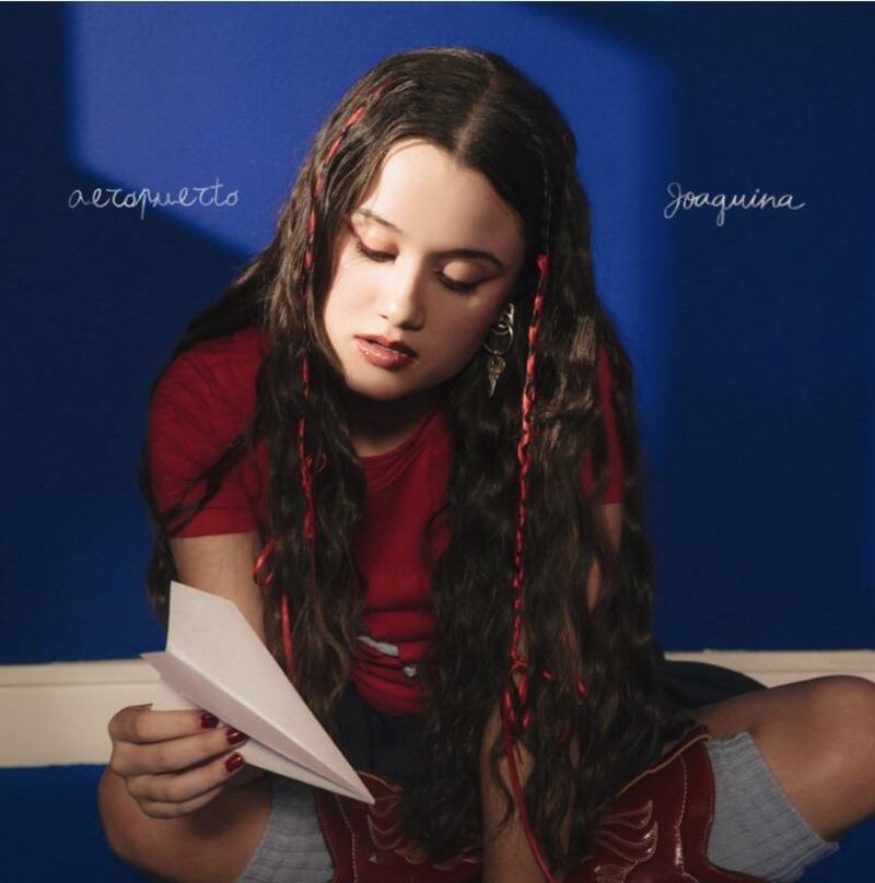 Joaquina ofrece un adelanto de su nuevo álbum con “Aeropuerto”