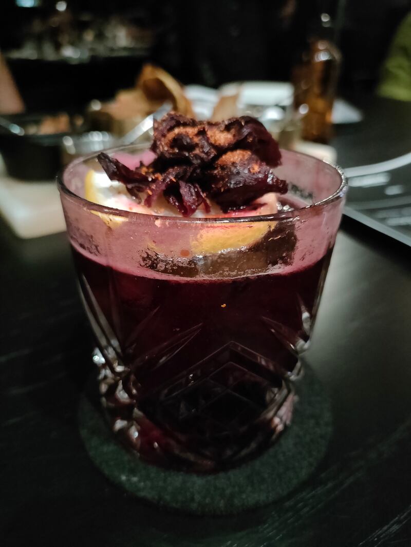 Colmillo y Sra. Tanaka son dos opciones que no puedes dejar de visitar. Cada uno promete una experiencia culinaria única que se complementa con un buen ambiente y una agradable atención