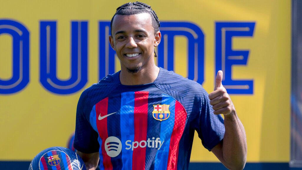 Jules Koundé defensa central francés