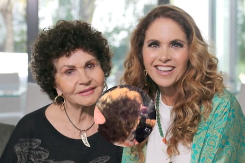 Video: mamá de Lucero huye de la prensa al ser cuestionada por Sergio Andrade