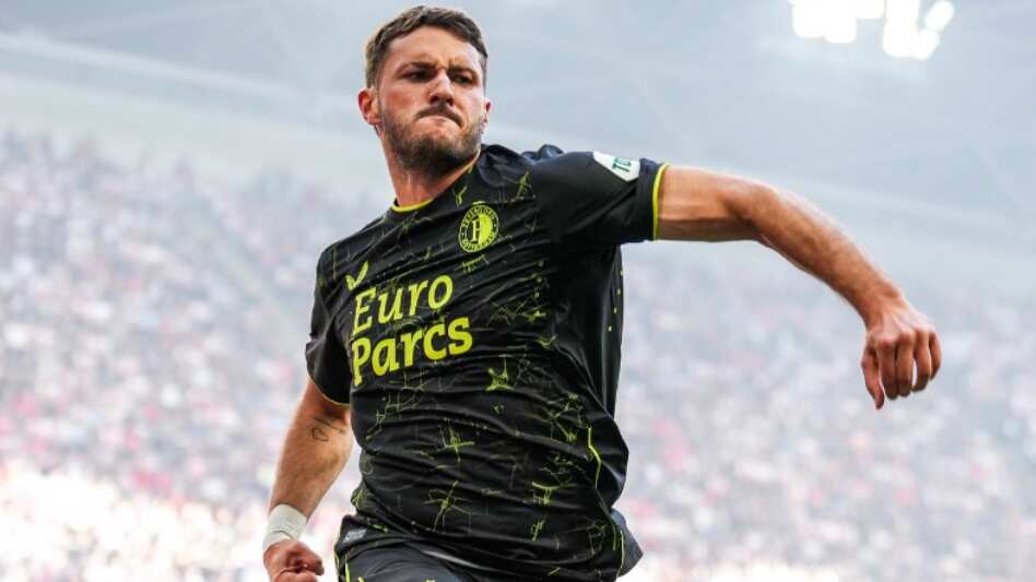 Santiago Giménez es uno de los máximos romperredes del 2023.