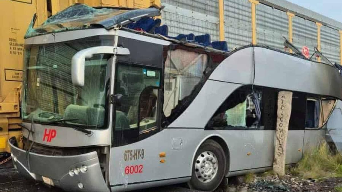 Video Atlacomulco: Choque tren y autobús; cómo ocurrió y qué provocó el accidente que dejó muertos