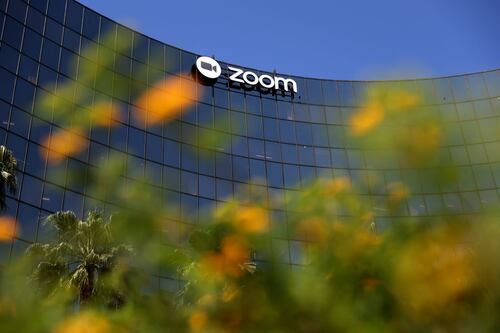 Zoom recorta mil 300 empleos, ¿el teletrabajo llegó a su fin?