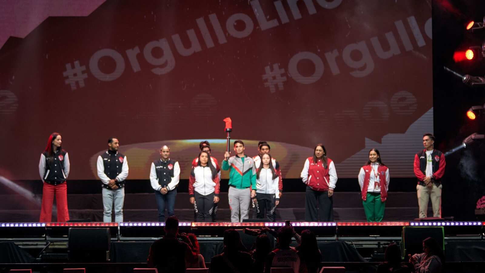 Andrés Villareal fue el encargado de encender el pebetero que dio inicio a los Juegos Interlinces 2023.