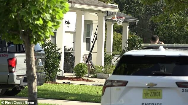 Adolescente de 14 años asesina a sus padres a balazos y llama a la policía para entregarse