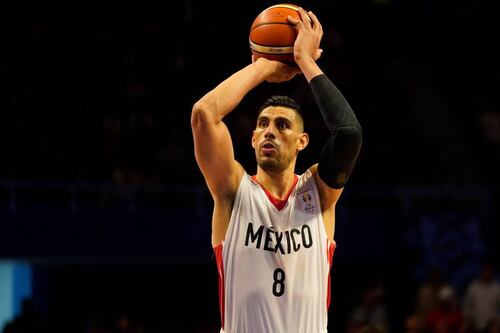 Mexicano Gustavo Ayón podría jugar junto a LeBron James