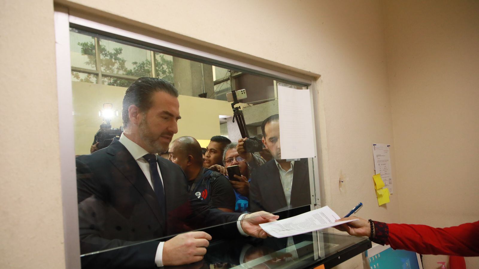 Adrián De la Garza ya quedó fuera de la contienda para la Fiscalía de NL.
